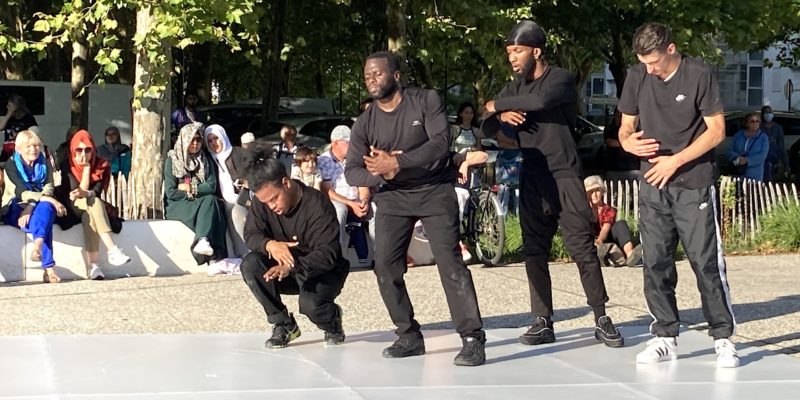 Danseurs de la compagnie les Associés Crew en performance lors de la manifestions Chat en Fête